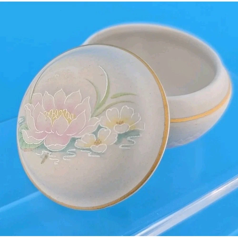 Portuguese Porcelain Lidded Trinket‎ Dish